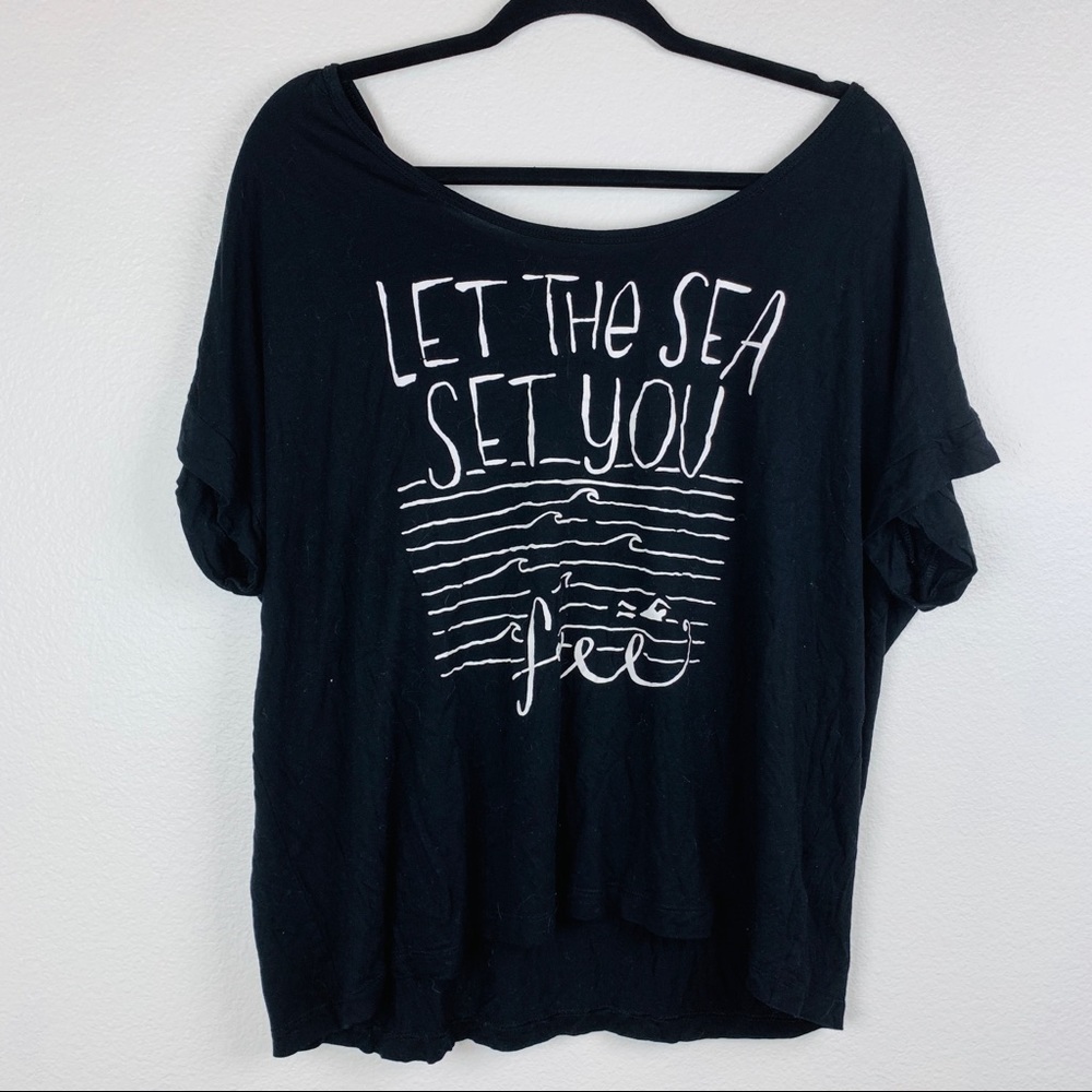 Old Navy Let The Sea Set You Free Graphic Tee
